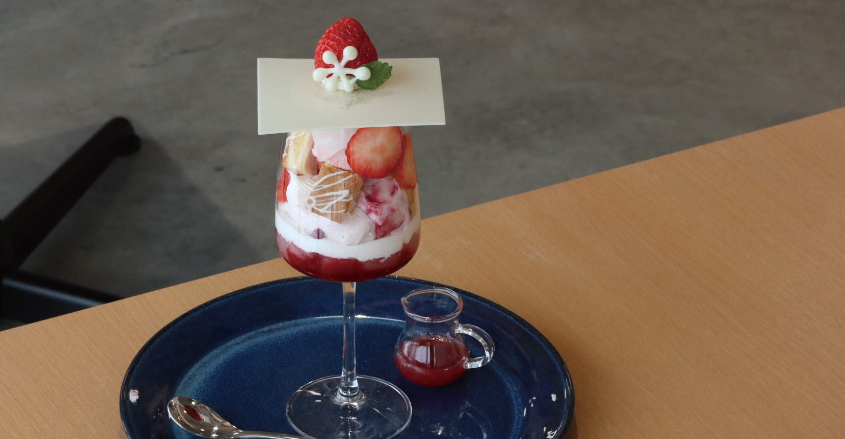 季節のスイーツ！いちごパフェ🍓 | ON THE UMAMI TSUBAME SANJO PORT